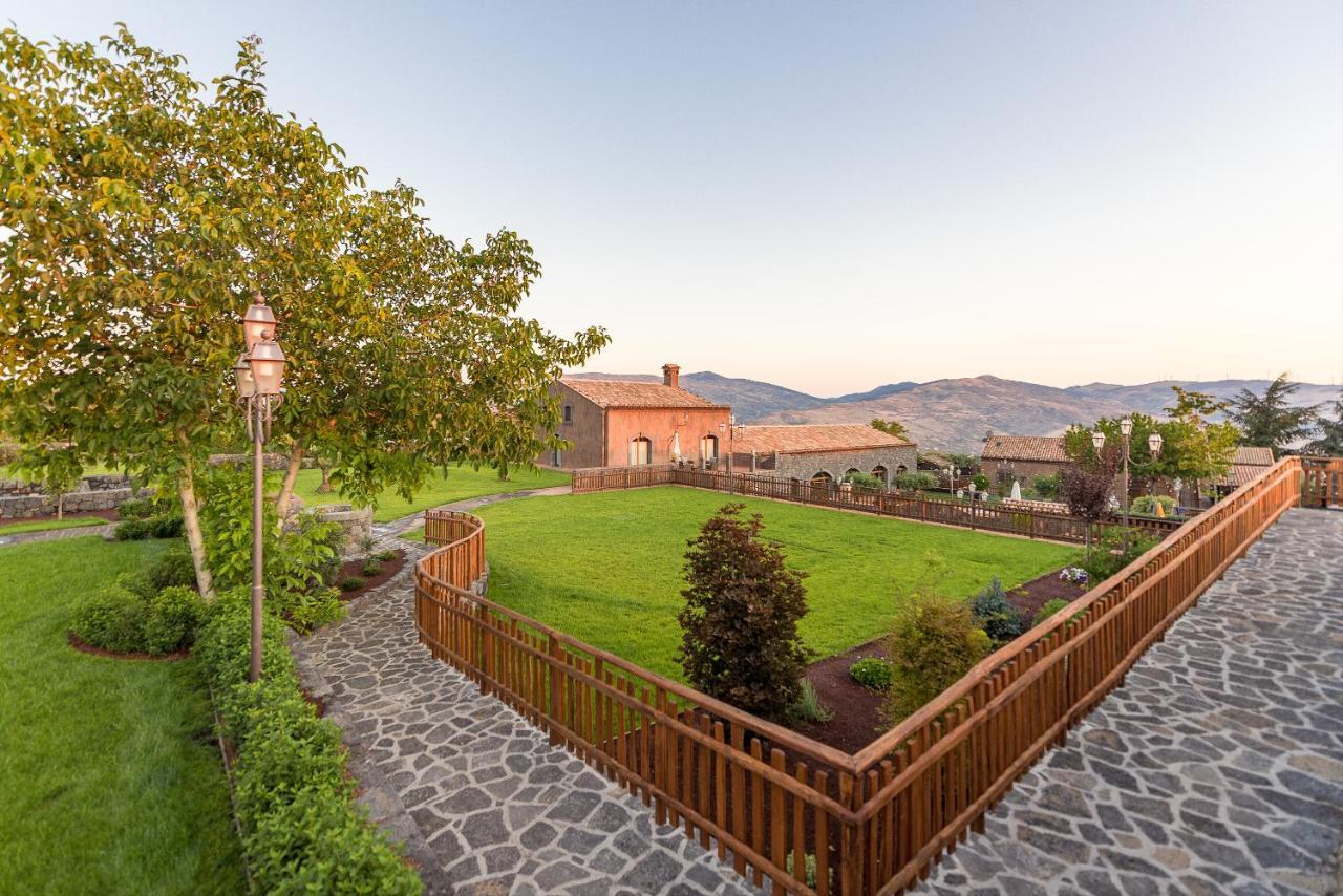 Etna Quota Mille Boutique Hotel, Typical Sicilian Food & Wine รานดัซโซ ภายนอก รูปภาพ