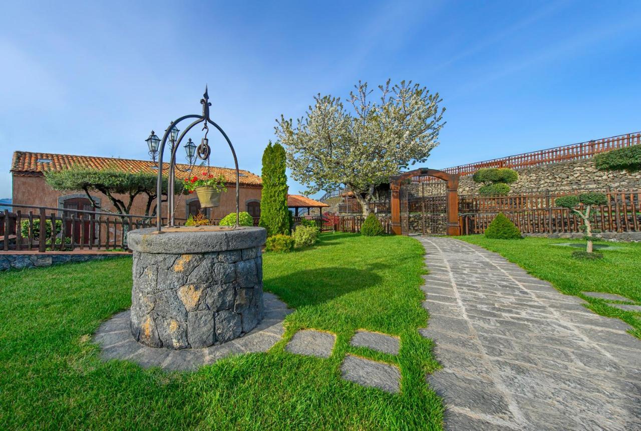 Etna Quota Mille Boutique Hotel, Typical Sicilian Food & Wine รานดัซโซ ภายนอก รูปภาพ