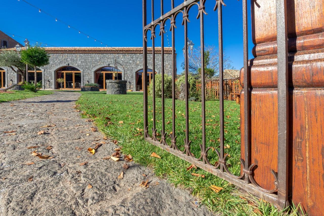 Etna Quota Mille Boutique Hotel, Typical Sicilian Food & Wine รานดัซโซ ภายนอก รูปภาพ