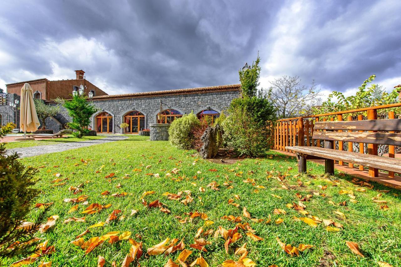 Etna Quota Mille Boutique Hotel, Typical Sicilian Food & Wine รานดัซโซ ภายนอก รูปภาพ