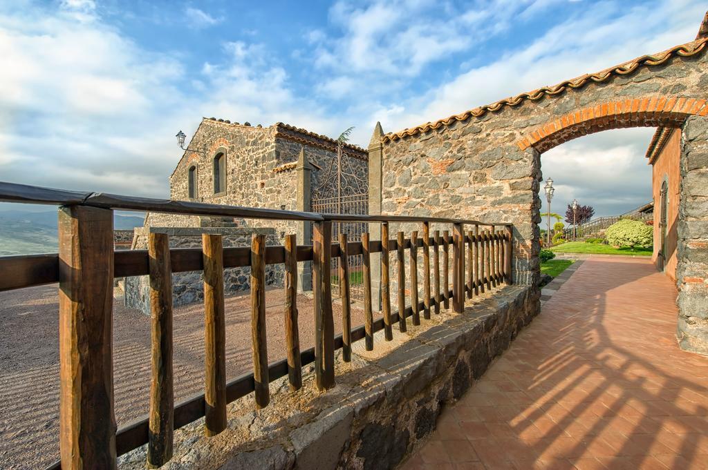 Etna Quota Mille Boutique Hotel, Typical Sicilian Food & Wine รานดัซโซ ภายนอก รูปภาพ