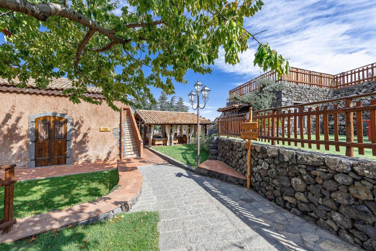 Etna Quota Mille Boutique Hotel, Typical Sicilian Food & Wine รานดัซโซ ภายนอก รูปภาพ