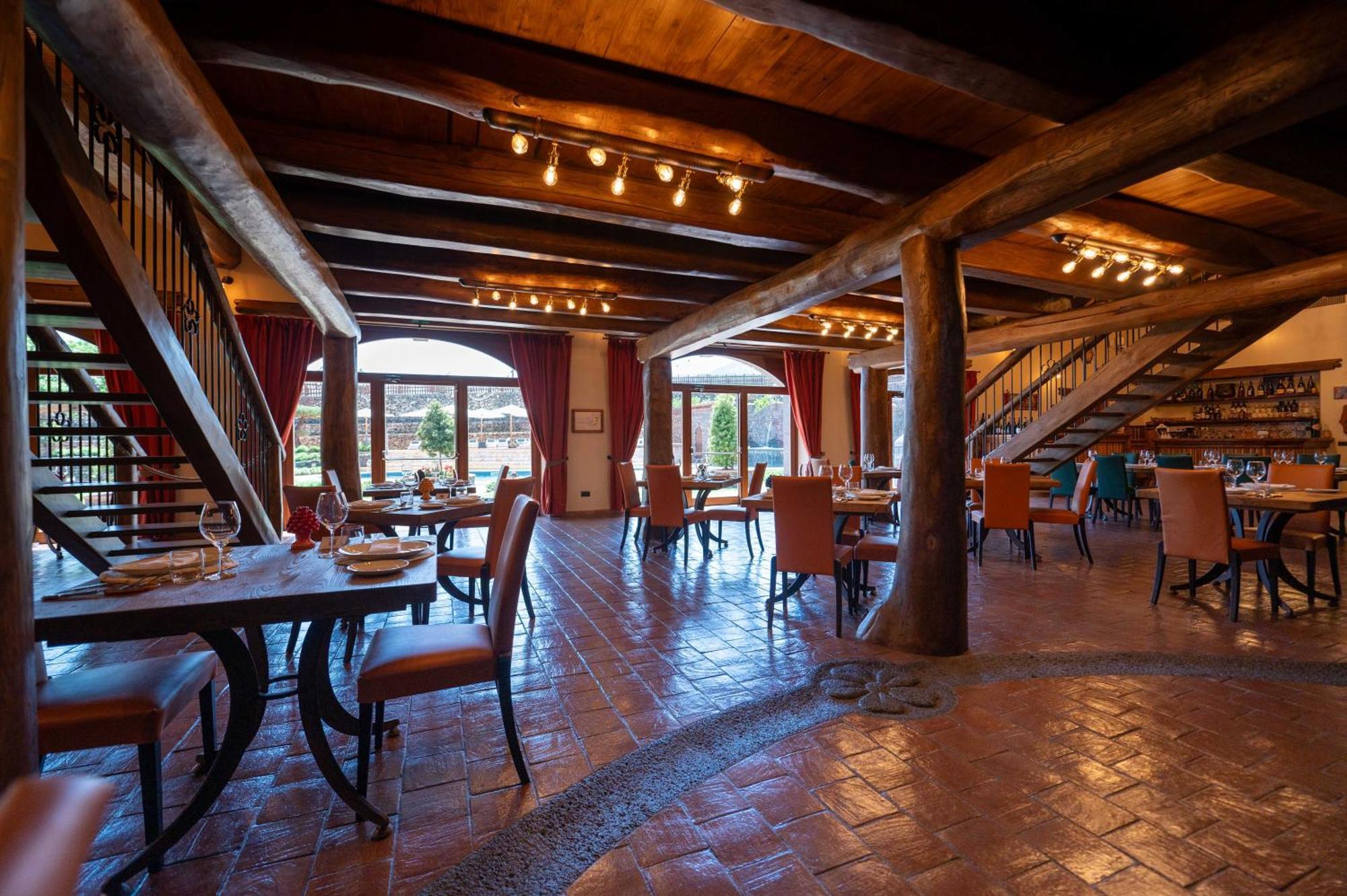 Etna Quota Mille Boutique Hotel, Typical Sicilian Food & Wine รานดัซโซ ภายนอก รูปภาพ